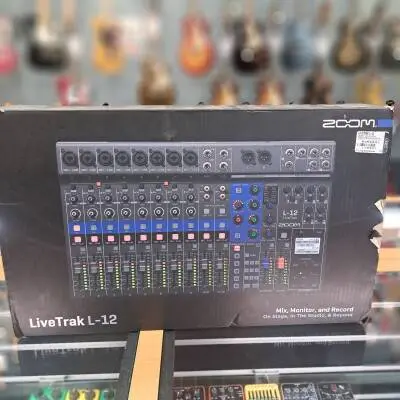 Zoom - LIVETRAK L-12 2